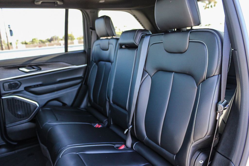 New 2026 Jeep Grand Cherokee Limited w/ Limited Altitude Package RWD image 19