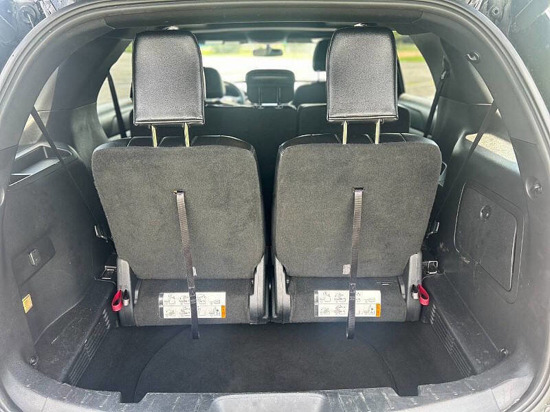 Used 2017 Ford Explorer XLT w/ Equipment Group 202A image 15