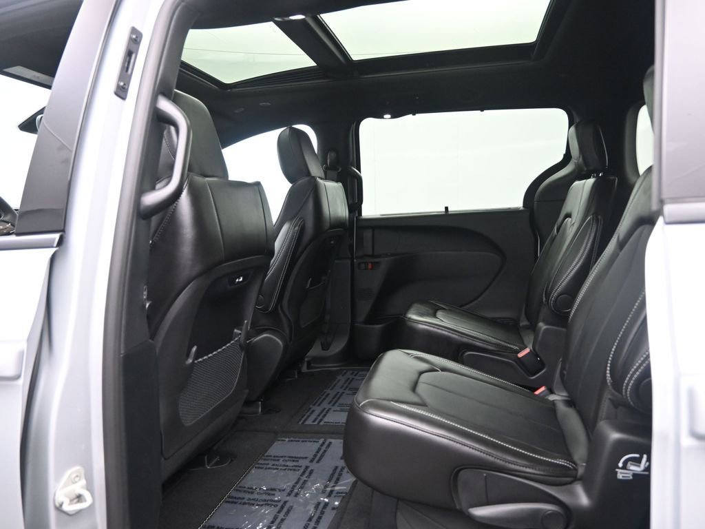 New 2026 Chrysler Pacifica Select w/ S Appearance Package AWD/4WD image 23
