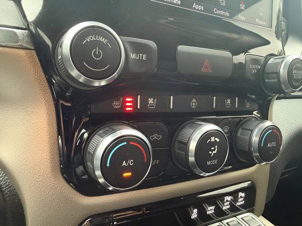 Used 2019 RAM 1500 Laramie AWD/4WD image 23
