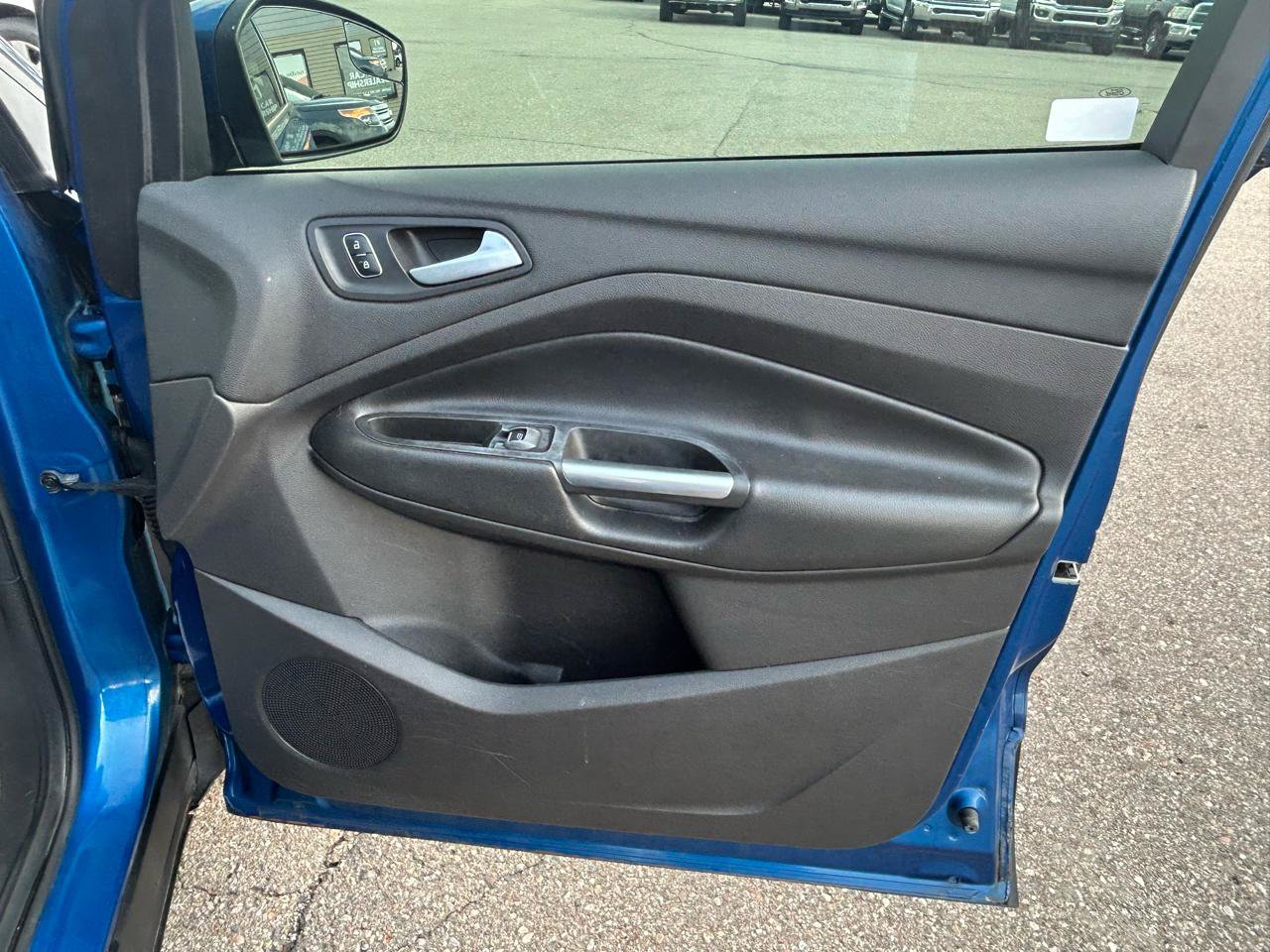 Used 2017 Ford Escape SE w/ Equipment Group 201A FWD image 16