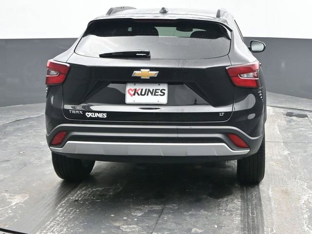 Used 2025 Chevrolet Trax LT image 9