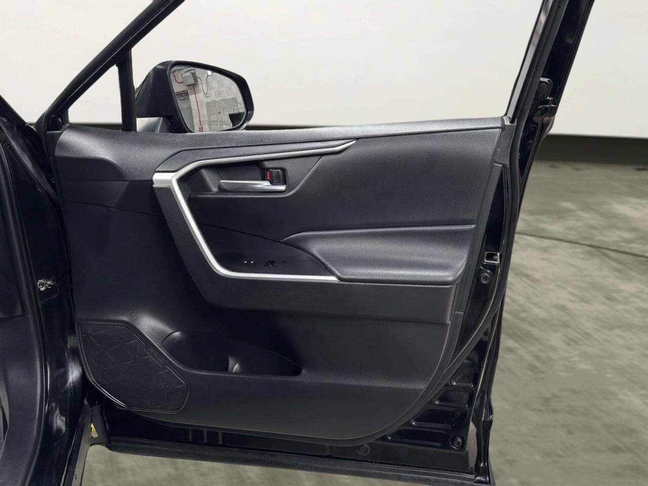 Used 2021 Toyota RAV4 XLE FWD image 20