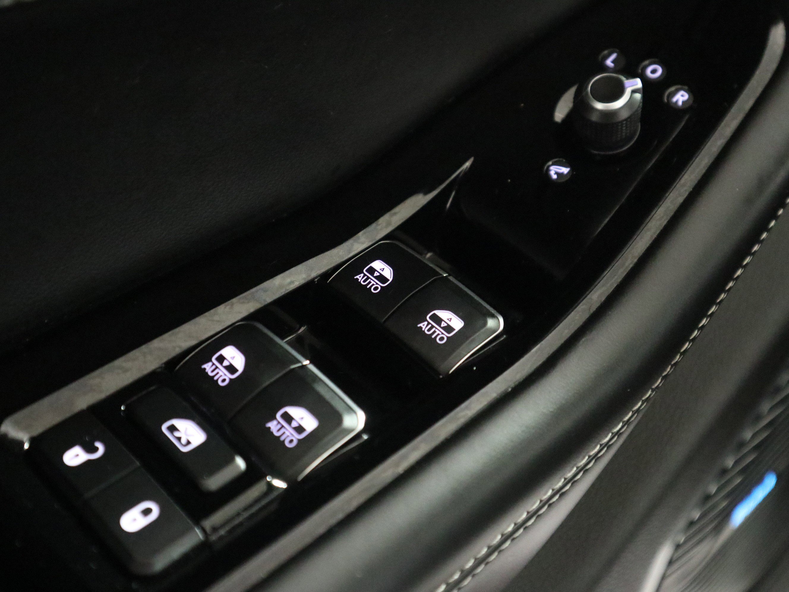 Certified 2022 Jeep Grand Cherokee Overland w/ Luxury Tech Group IV image 34