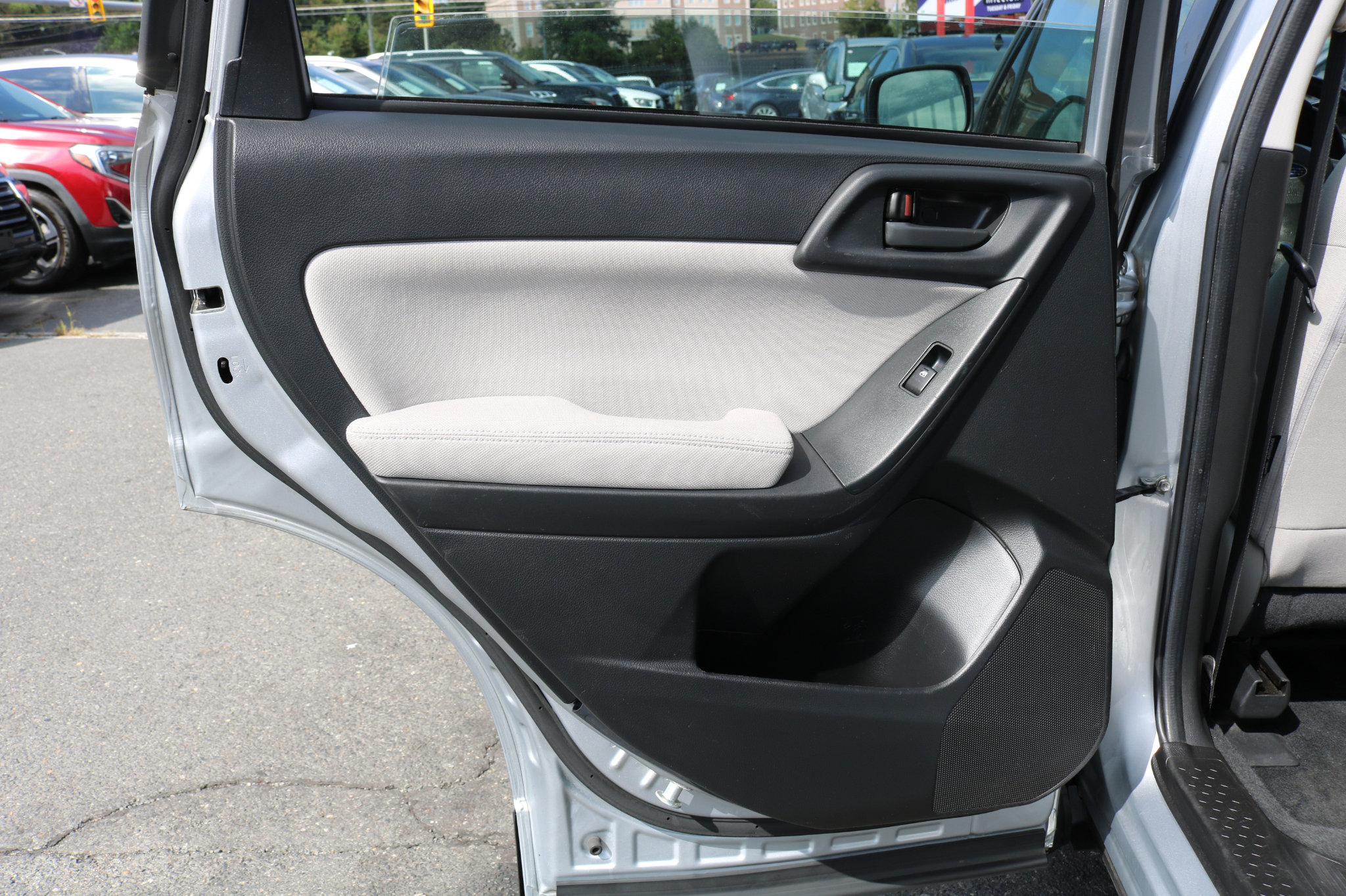 Used 2015 Subaru Forester 2.5i w/ Alloy Wheel Package image 30