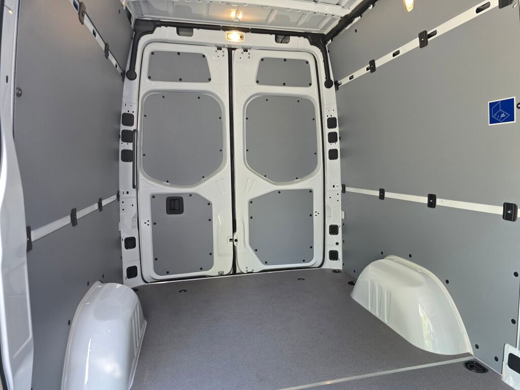New 2025 Mercedes-Benz Sprinter 2500 image 15