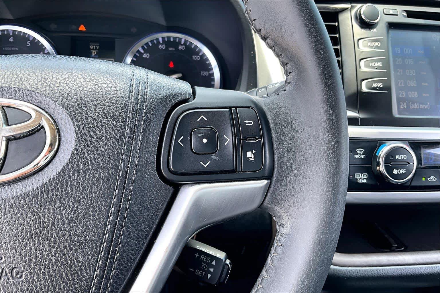 Used 2015 Toyota Highlander XLE FWD image 23