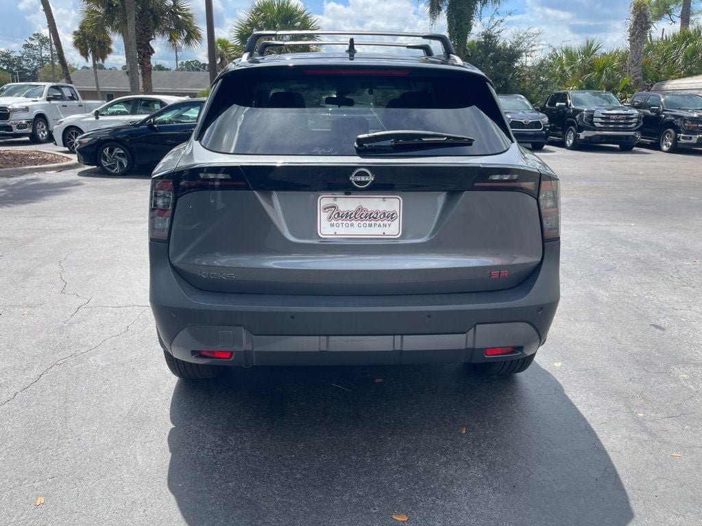 Used 2025 Nissan Kicks SR FWD image 4