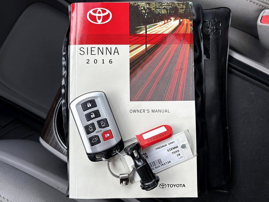 Used 2016 Toyota Sienna XLE image 31