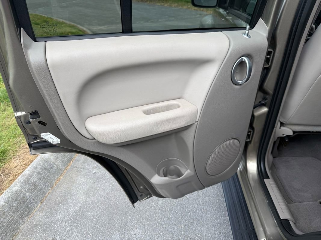 Used 2003 Jeep Liberty Renegade image 33
