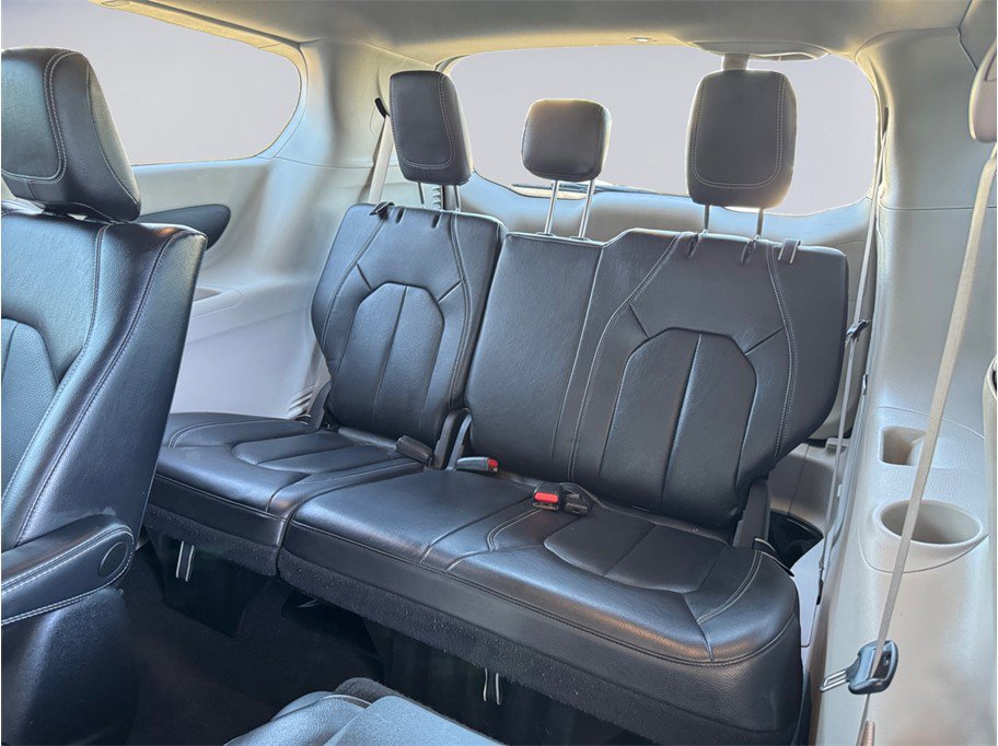 Used 2022 Chrysler Pacifica Touring-L FWD image 21