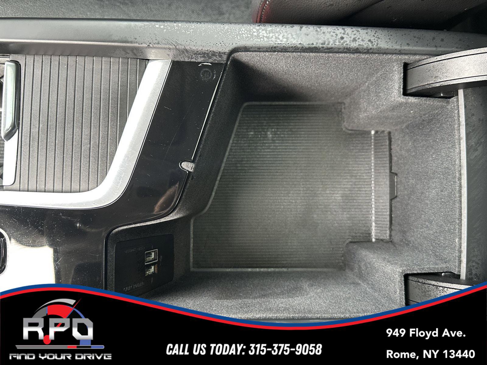 Used 2019 Volvo XC60 T5 Momentum w/ Protection Package image 31