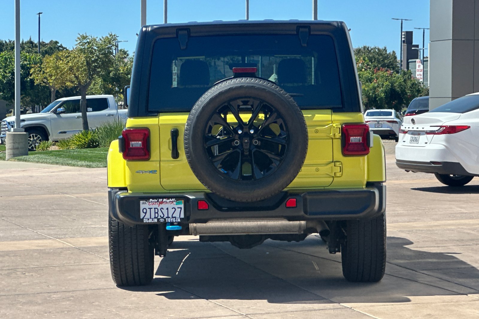 Used 2023 Jeep Wrangler Unlimited Sahara AWD/4WD image 5