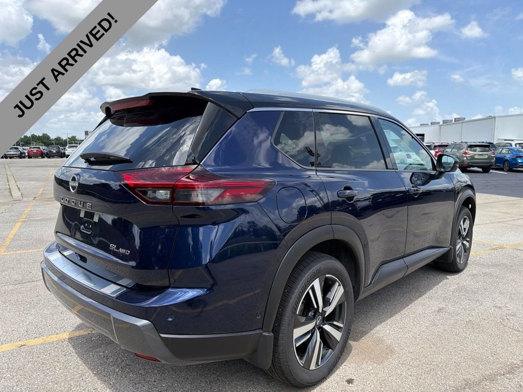 Certified 2025 Nissan Rogue SL w/ SL Premium Package AWD/4WD image 5