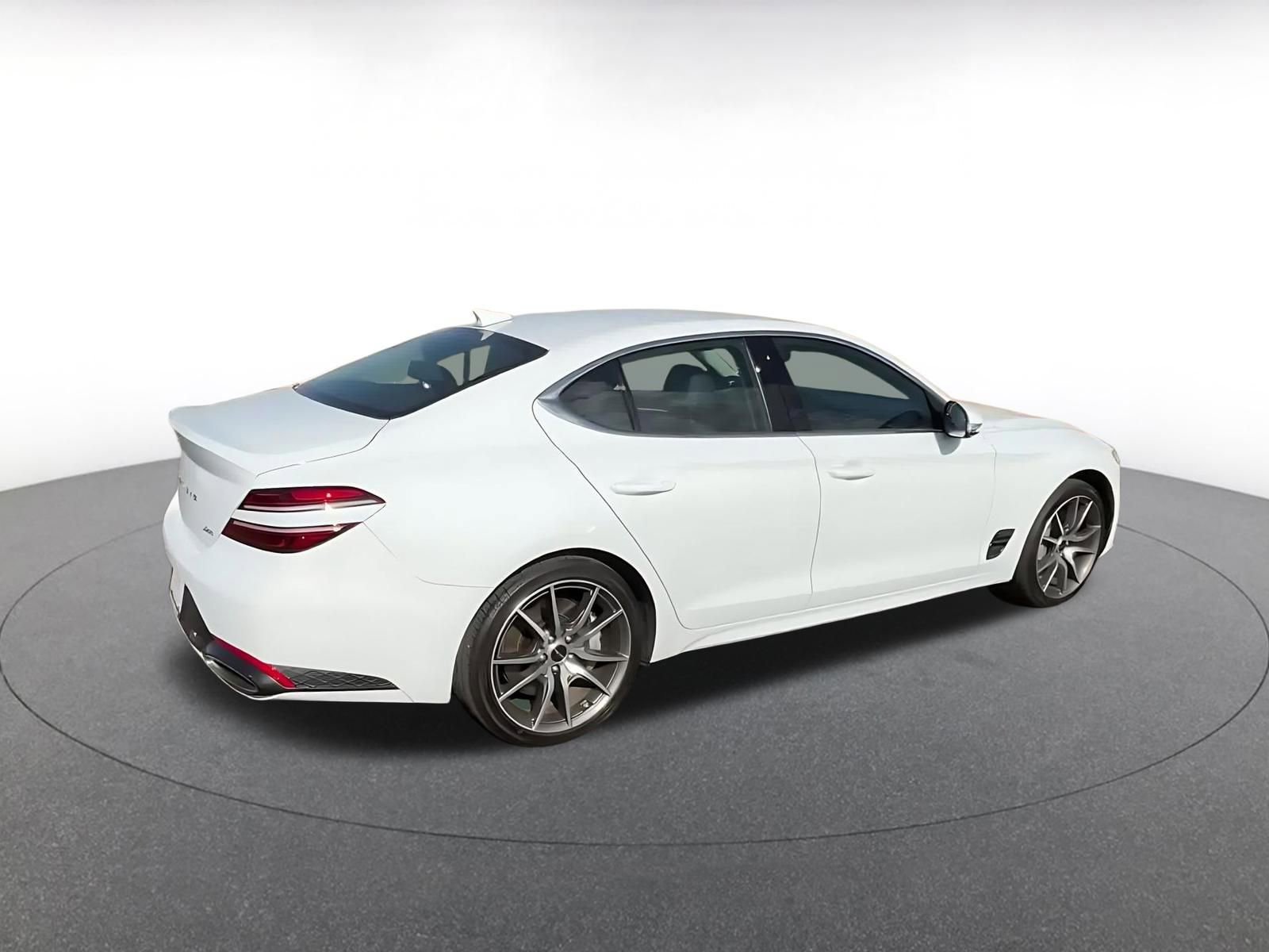 Used 2025 Genesis G70 2.5T image 15