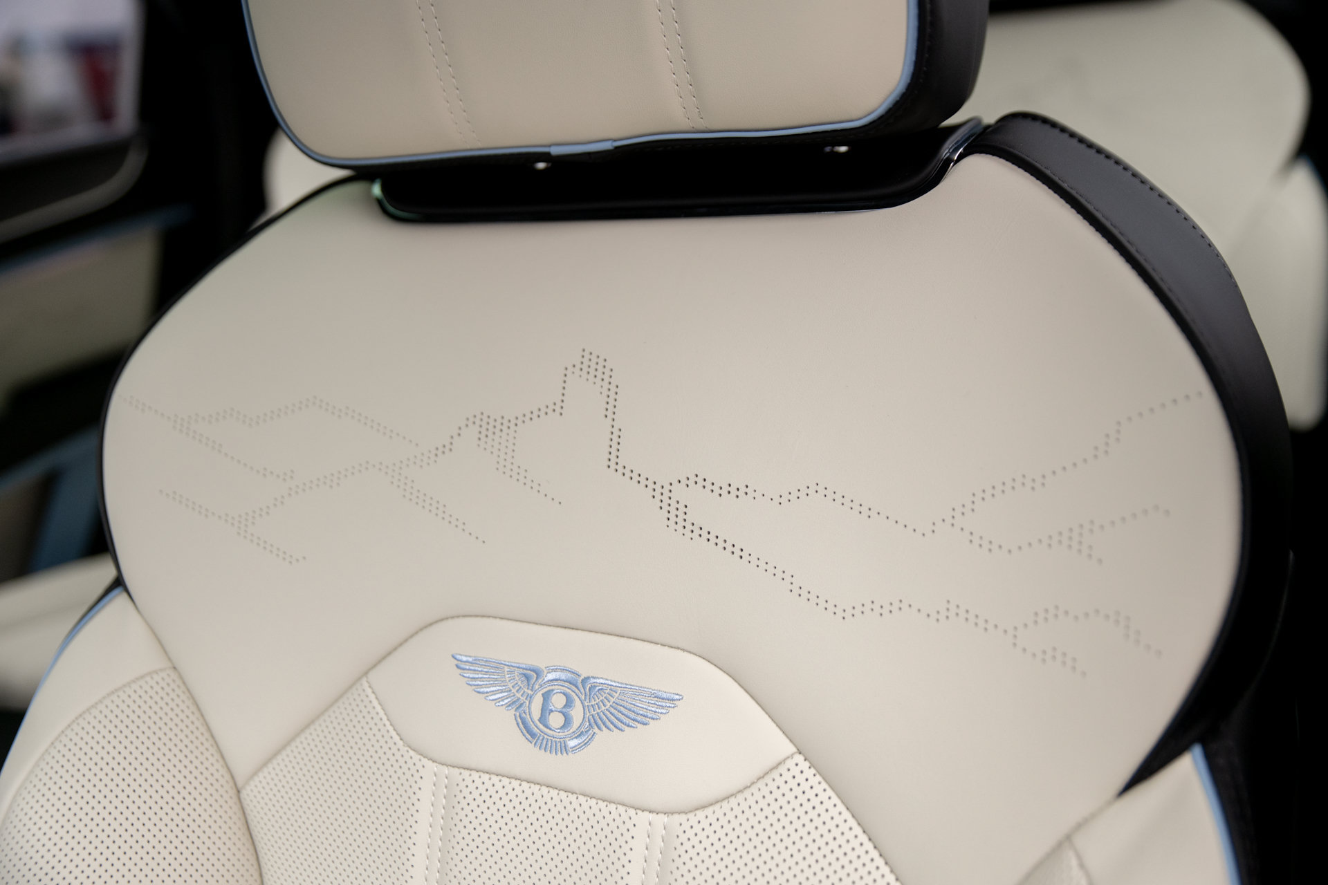 New 2027 Bentley Bentayga AWD/4WD image 32