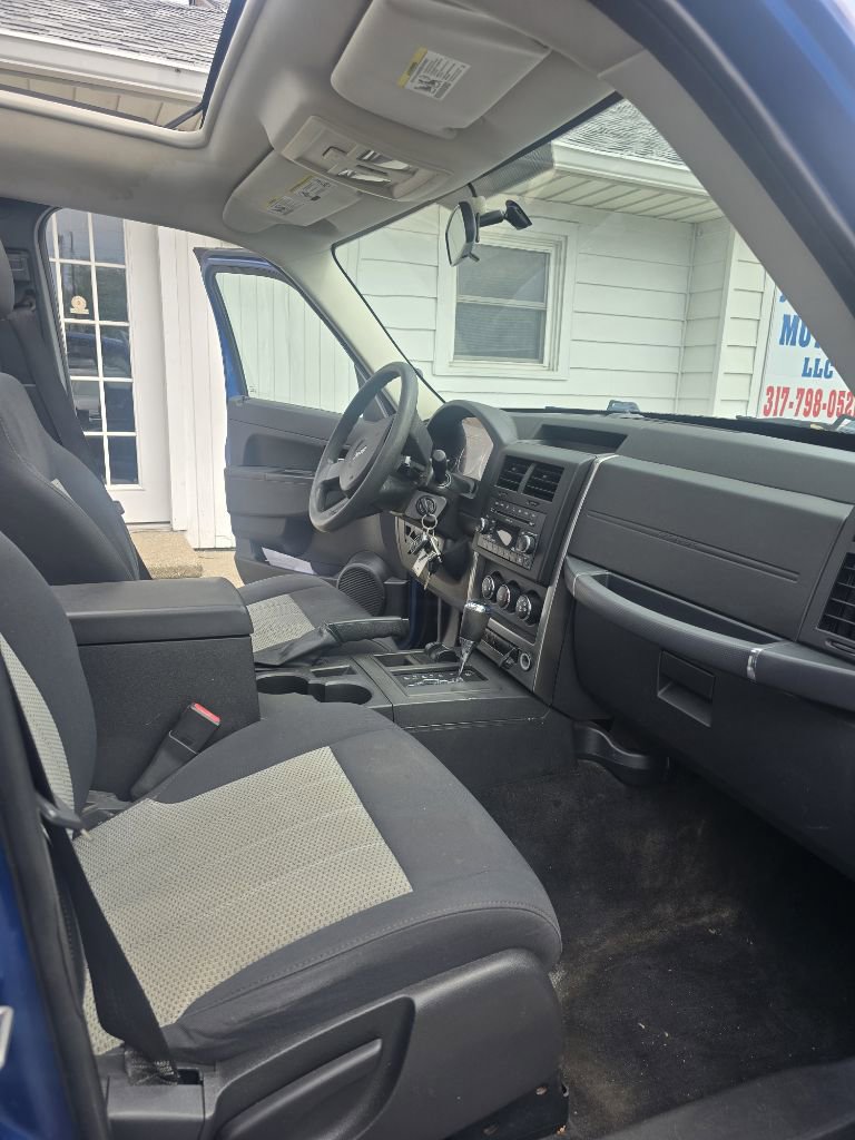 Used 2010 Jeep Liberty 4WD Sport image 27