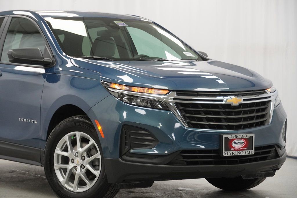 Used 2024 Chevrolet Equinox LS w/ LS Convenience Package image 3