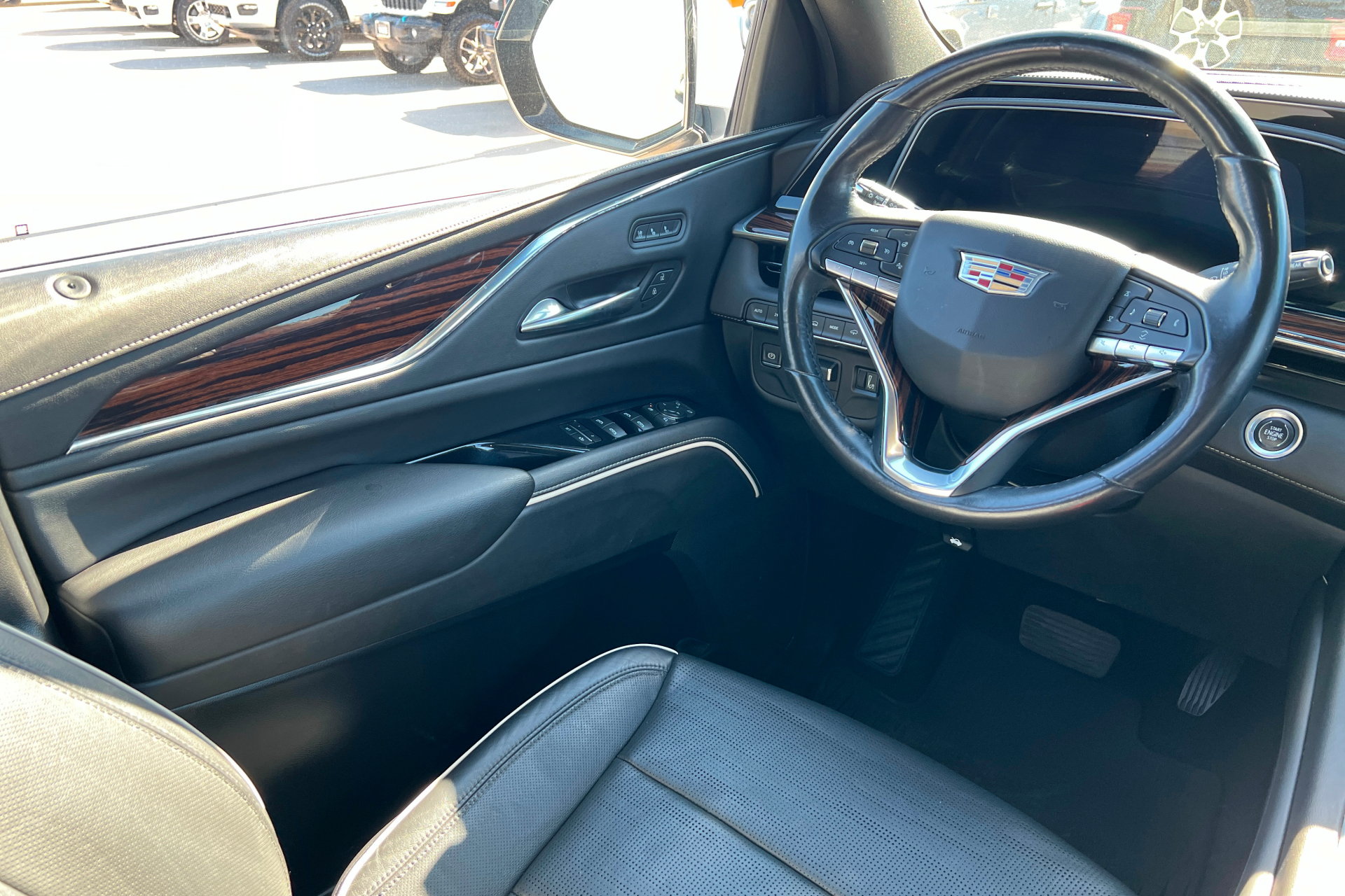 Used 2021 Cadillac Escalade Premium Luxury w/ Driver Assist Tech Package AWD/4WD image 12