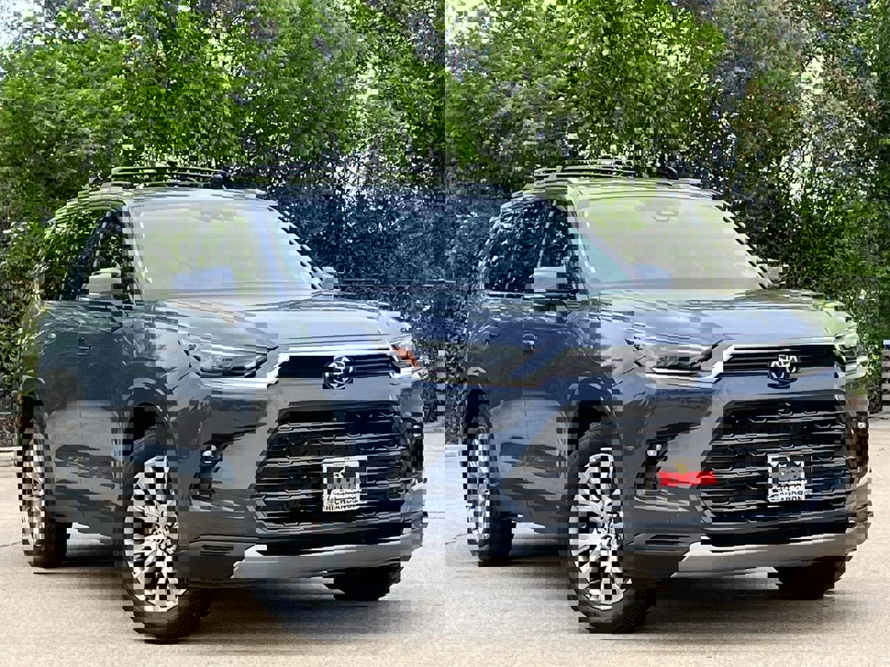 Used 2024 Toyota Grand Highlander FWD image 2