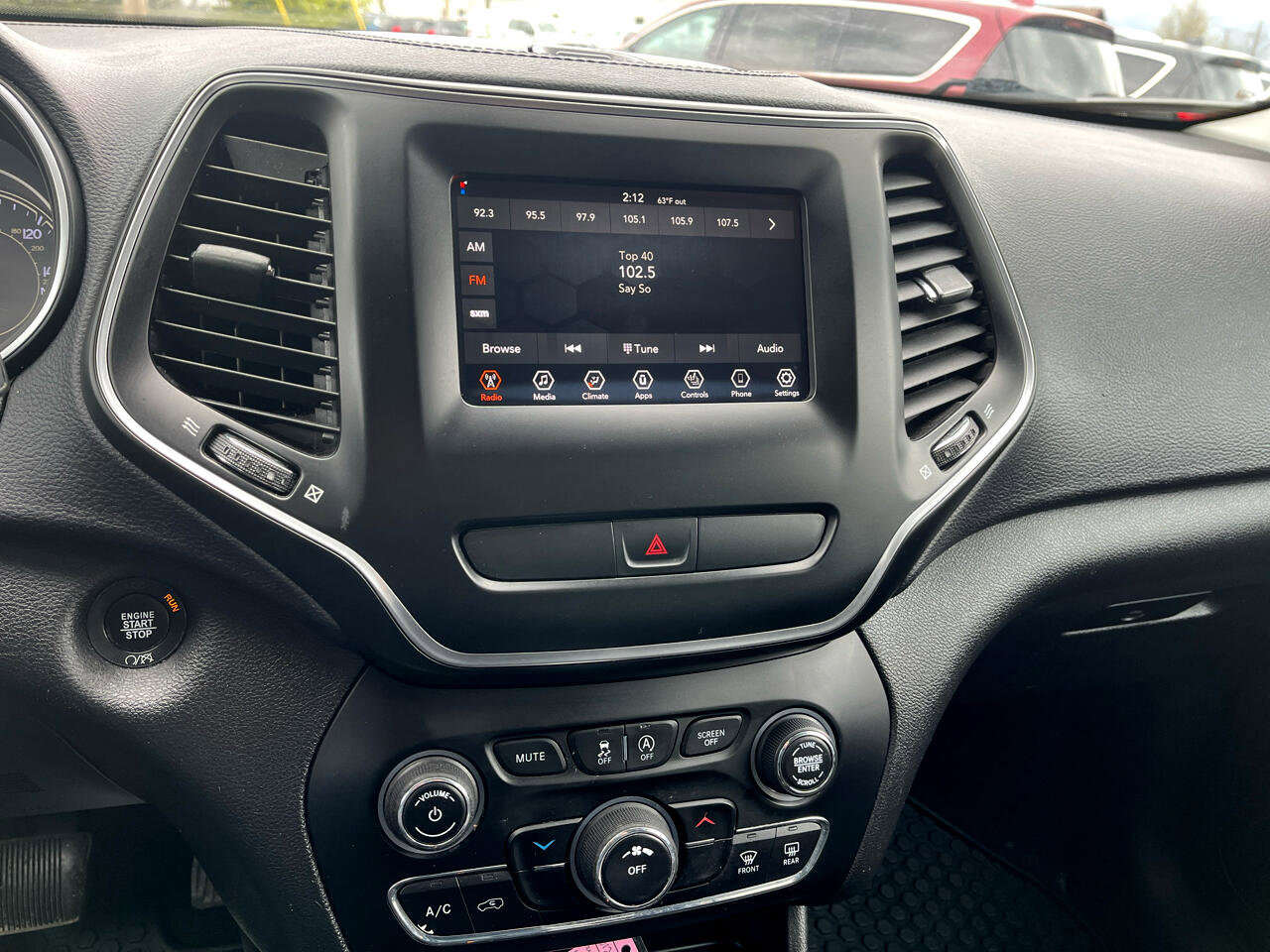 Used 2019 Jeep Cherokee Latitude Plus w/ Cold Weather Group image 11