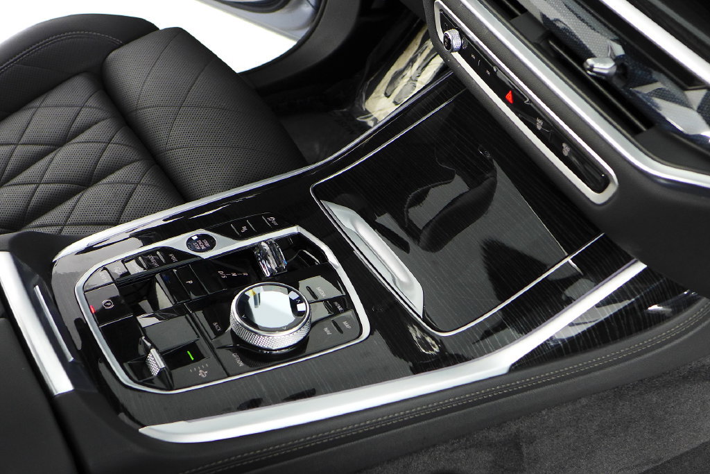 Used 2024 BMW X7 xDrive40i w/ M Sport Package AWD/4WD image 15
