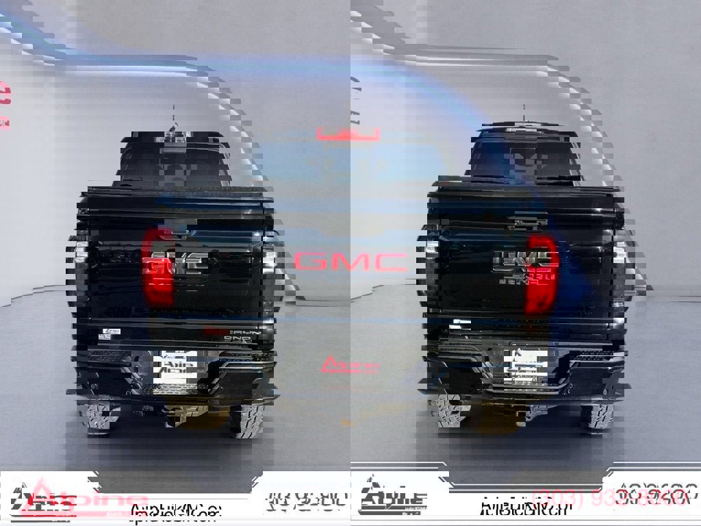 Used 2024 GMC Canyon Denali image 4