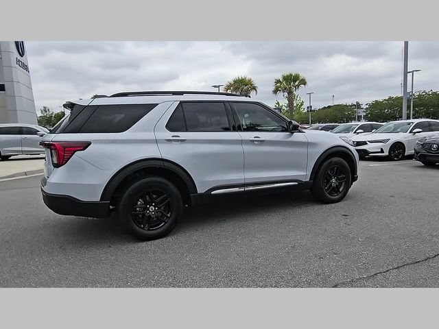 Used 2025 Ford Explorer Active AWD/4WD image 28