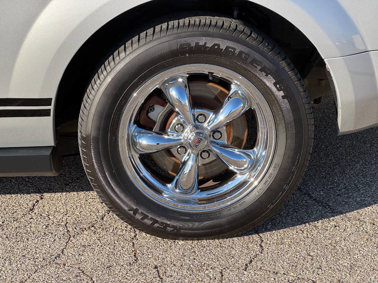 Used 2005 Ford Mustang Convertible image 23