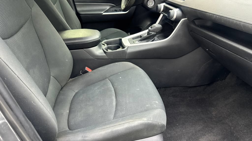 Used 2021 Toyota RAV4 LE FWD image 44