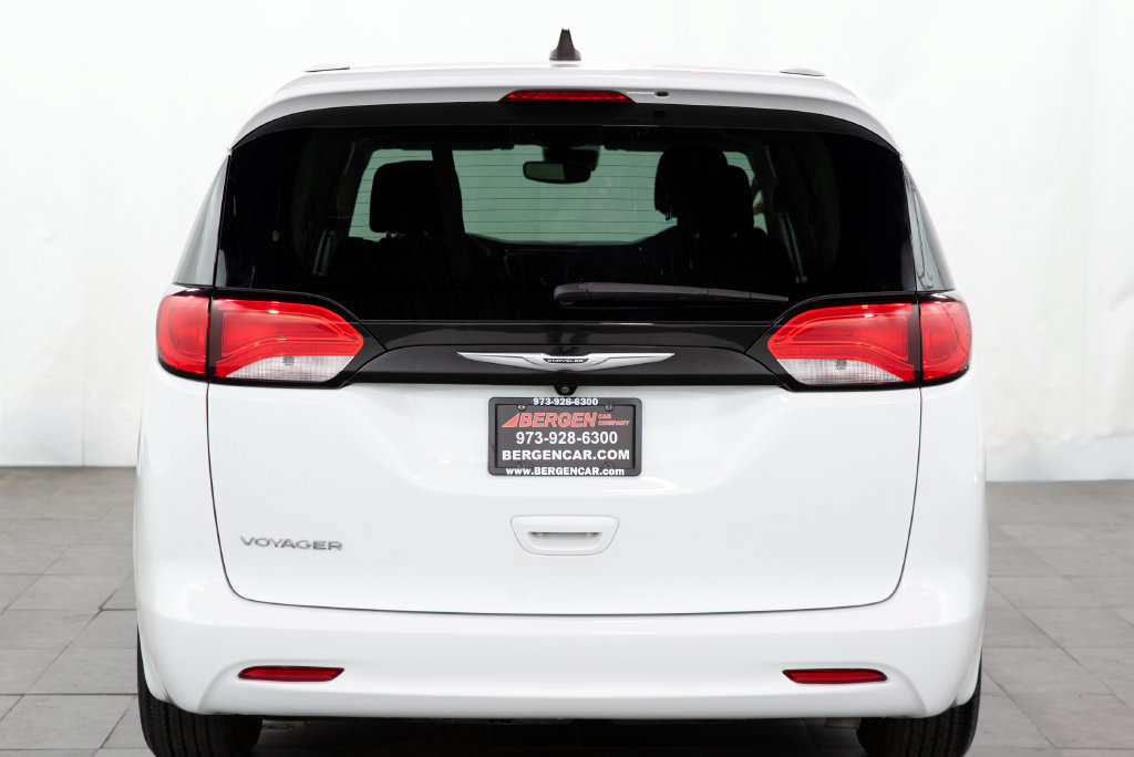 Used 2023 Chrysler Voyager LX FWD image 12