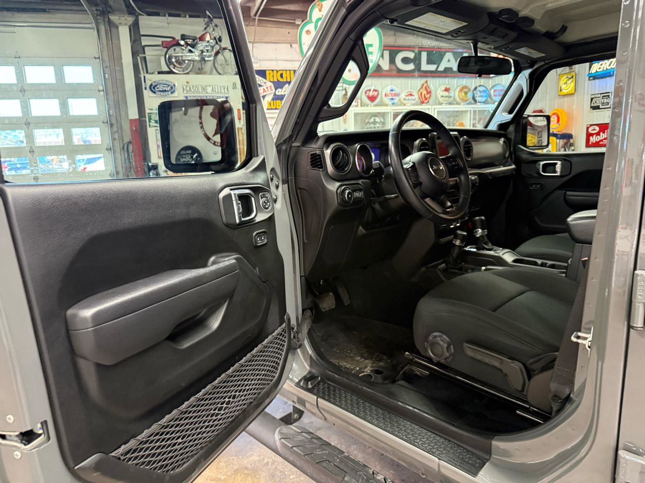 Used 2022 Jeep Wrangler Unlimited Sport image 10