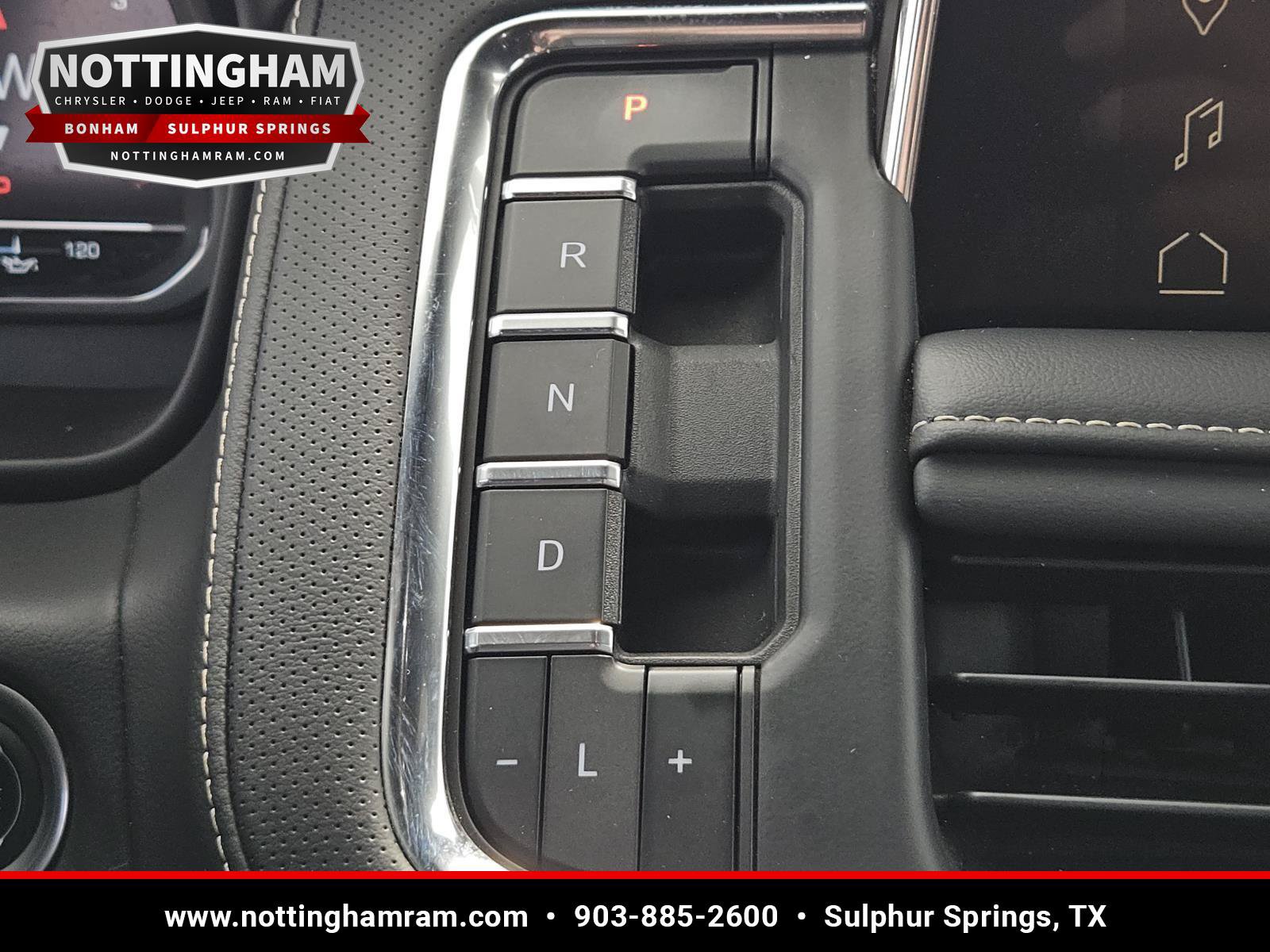 Used 2024 GMC Yukon SLT RWD image 16