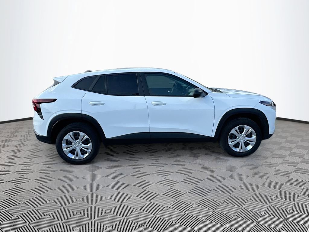 Used 2025 Chevrolet Trax LS image 4