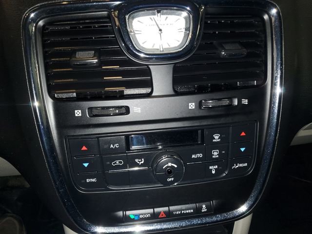 Used 2016 Chrysler Town & Country Touring image 22