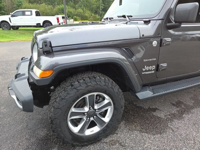 Used 2020 Jeep Wrangler Unlimited Sahara w/ Dual Top Group AWD/4WD image 32