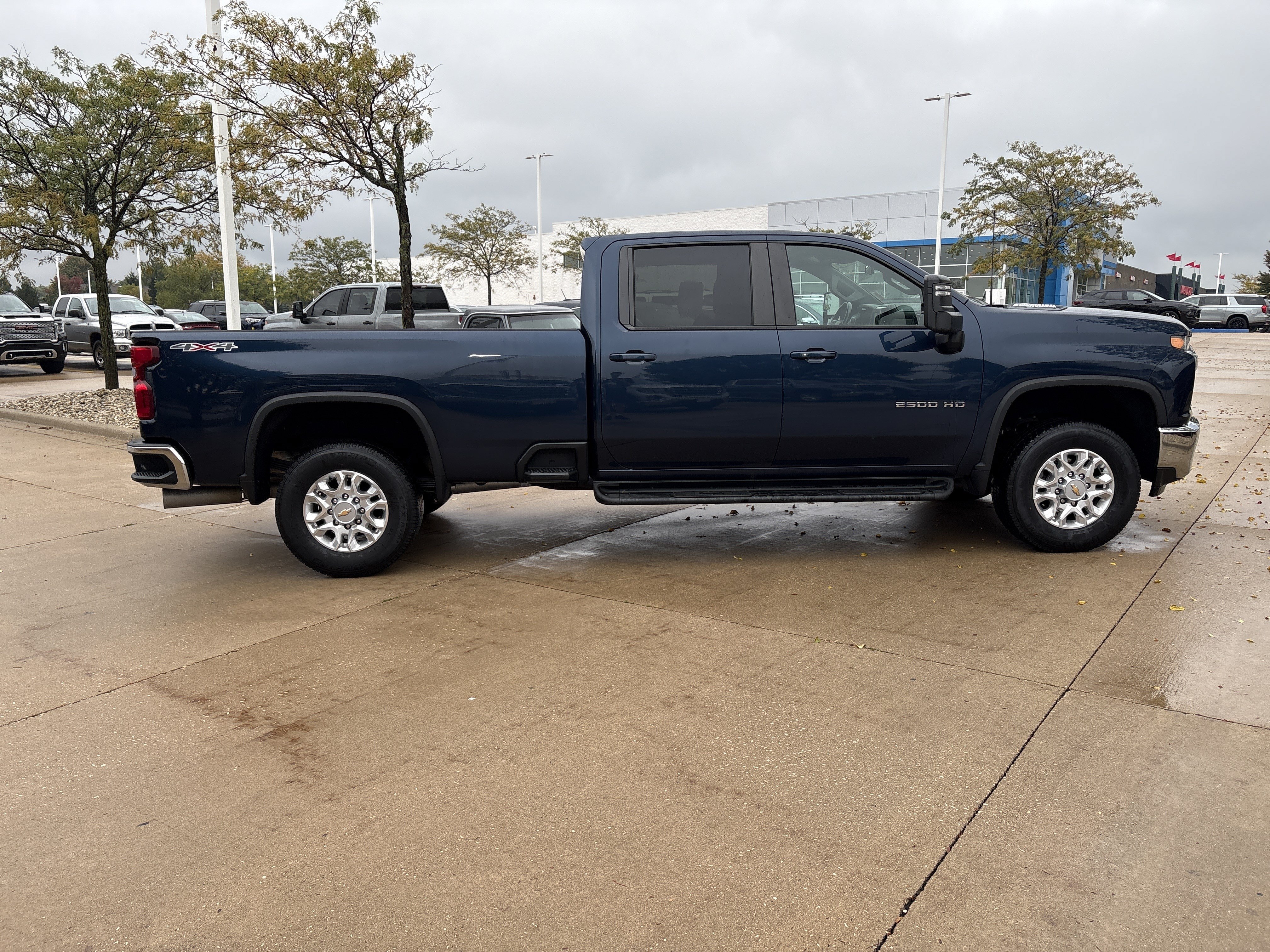 Used 2021 Chevrolet Silverado 2500 LT w/ Convenience Package AWD/4WD image 9