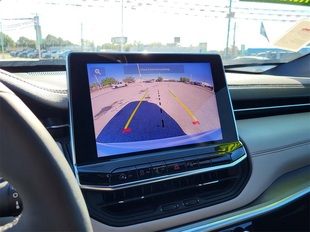 Used 2025 Jeep Compass Limited image 27