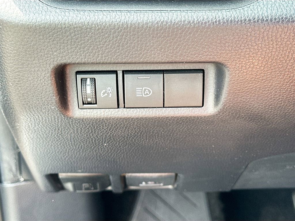 Used 2019 Toyota RAV4 XLE FWD image 10