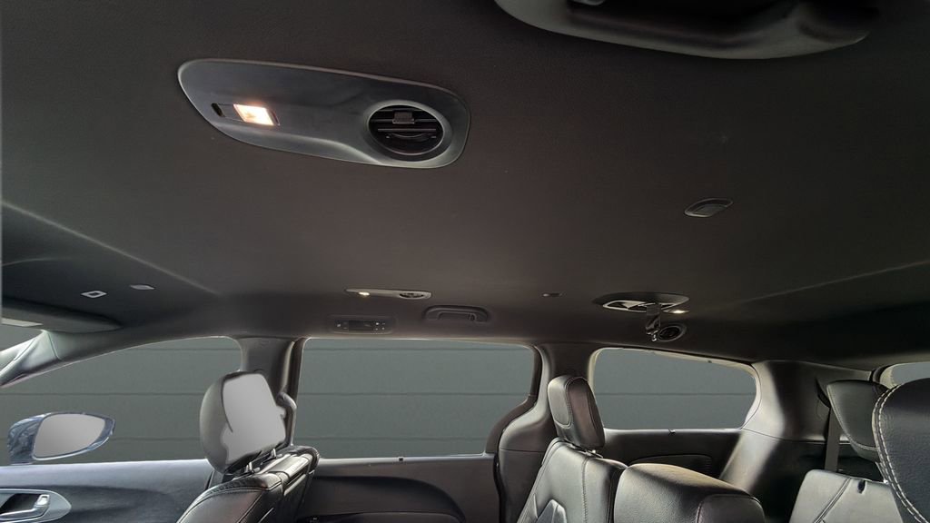 Used 2018 Chrysler Pacifica Touring-L Plus w/ Advanced Safetytec Group FWD image 27