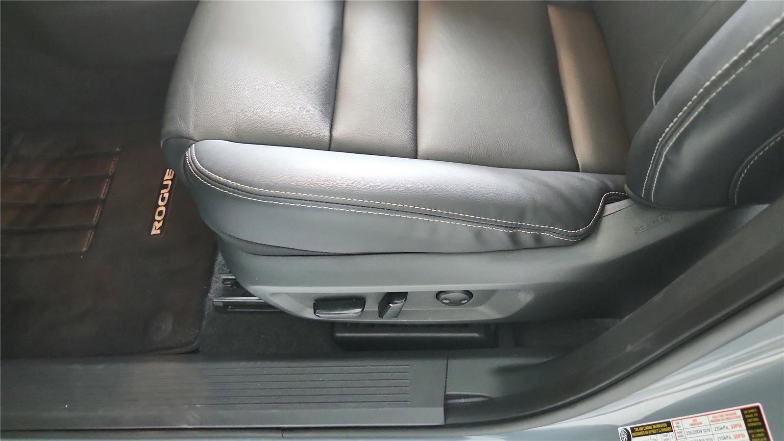 Used 2023 Nissan Rogue SL w/ SL Premium Package image 11