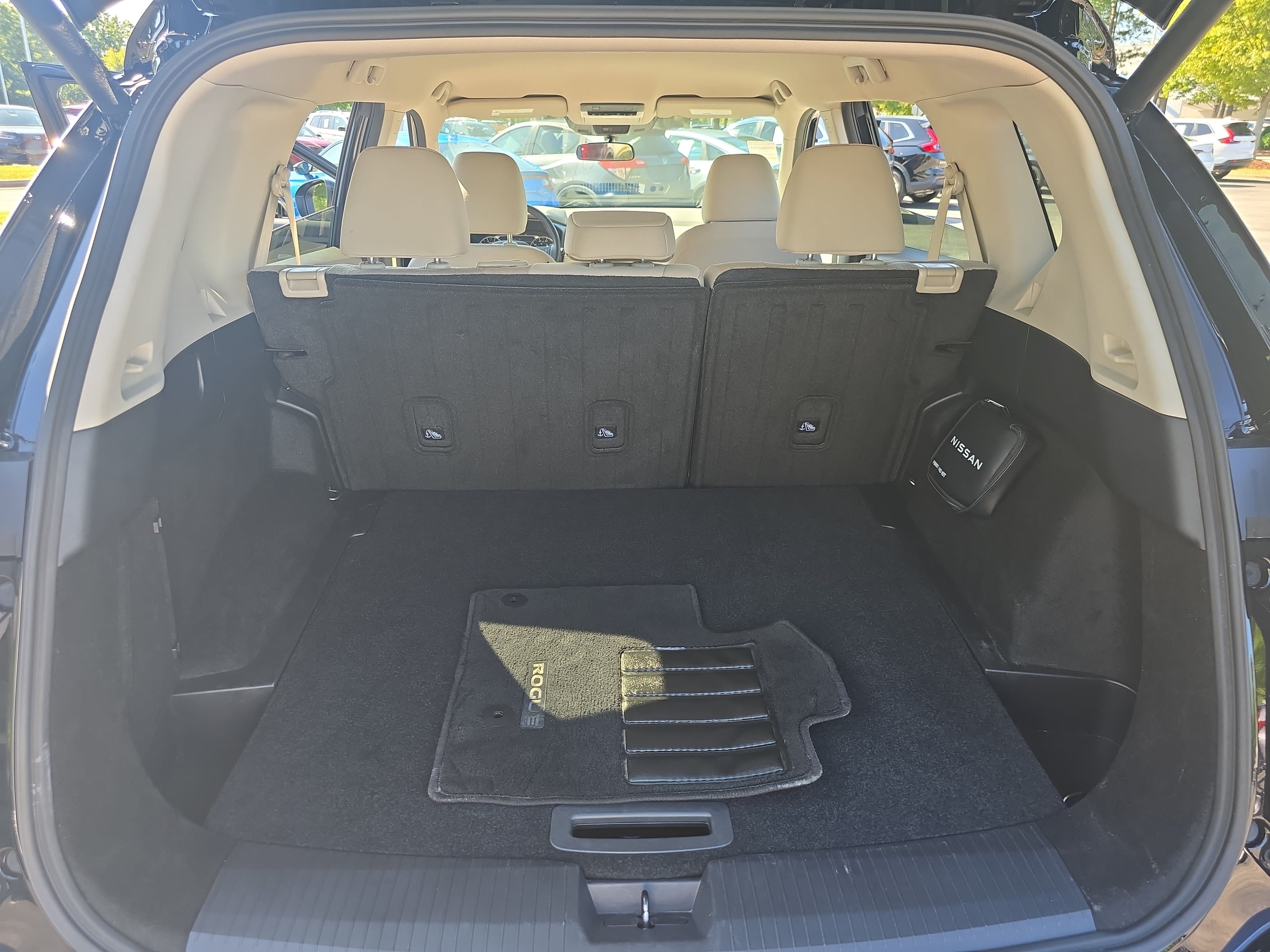 Used 2025 Nissan Rogue SV AWD/4WD image 13