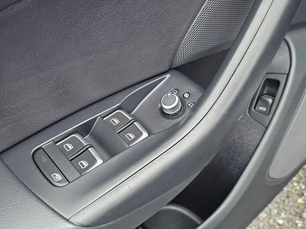 Used 2018 Audi Q3 2.0T Premium AWD/4WD image 34