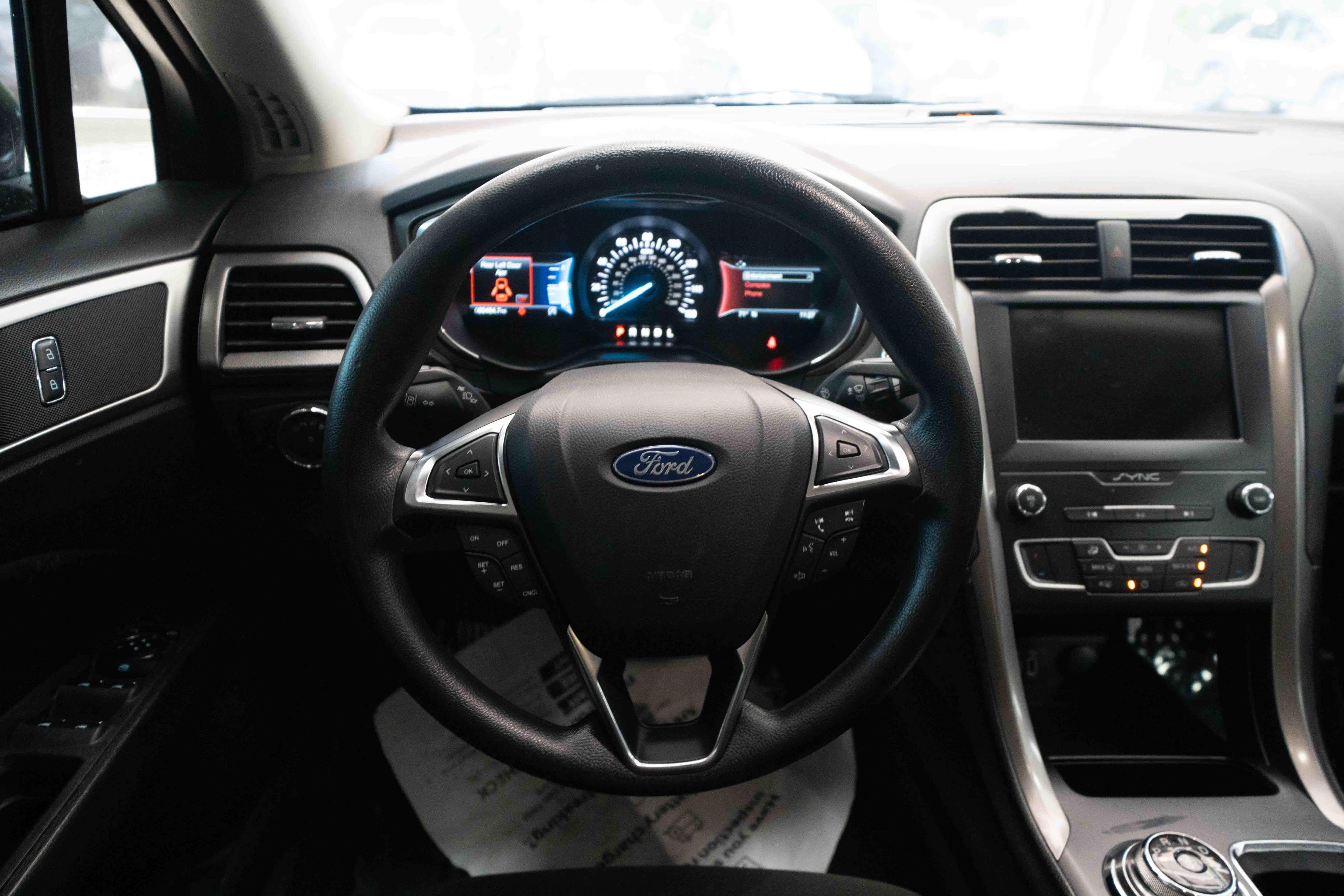 Used 2020 Ford Fusion SE FWD image 21