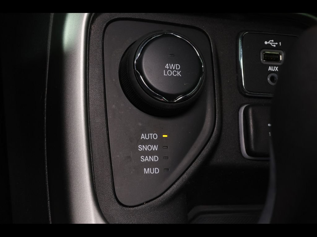 Used 2021 Jeep Compass Latitude w/ Convenience Group AWD/4WD image 12