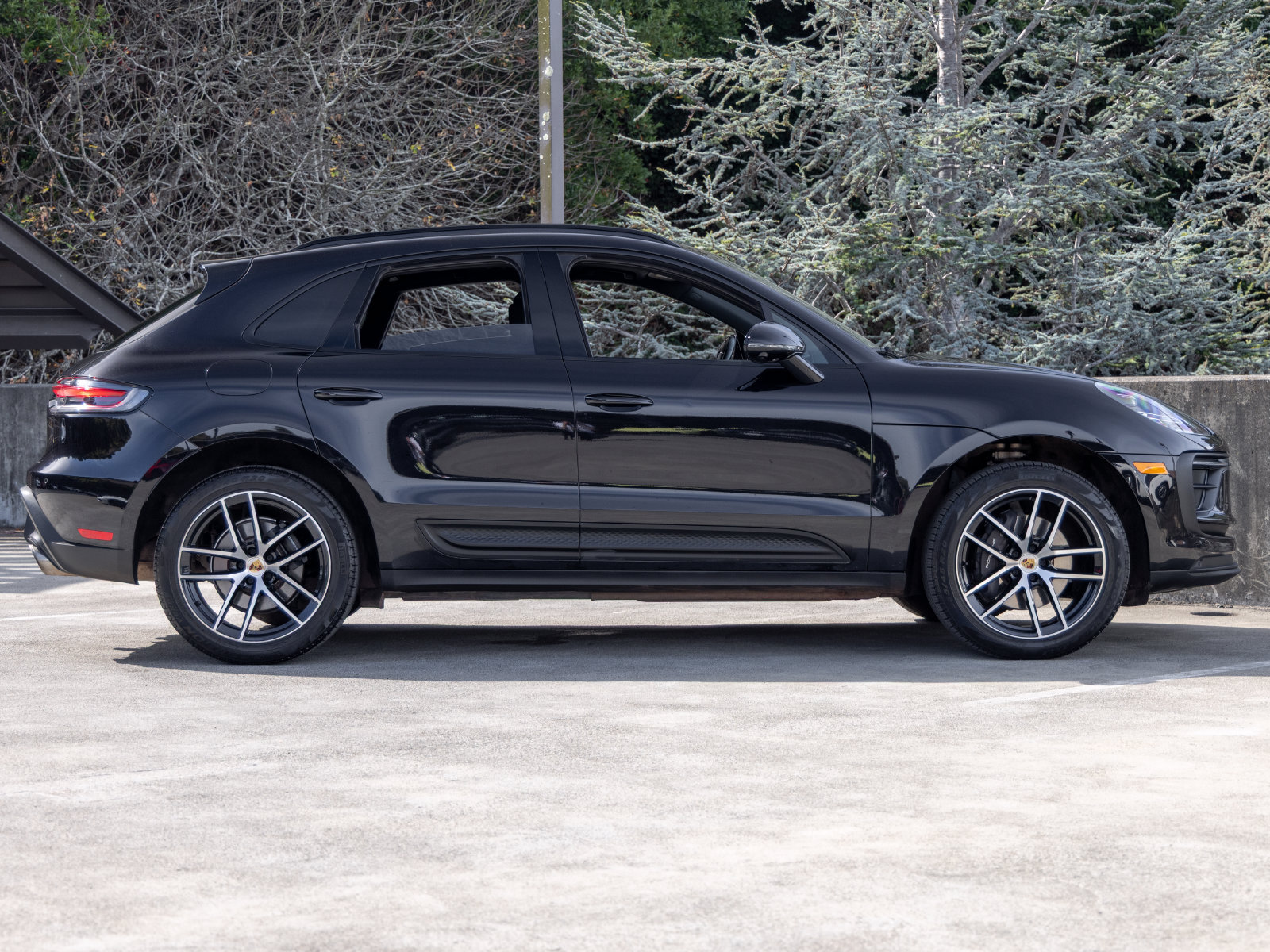 Certified 2023 Porsche Macan AWD/4WD image 12