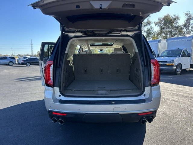Used 2021 GMC Yukon XL Denali w/ Denali Premium Package image 17
