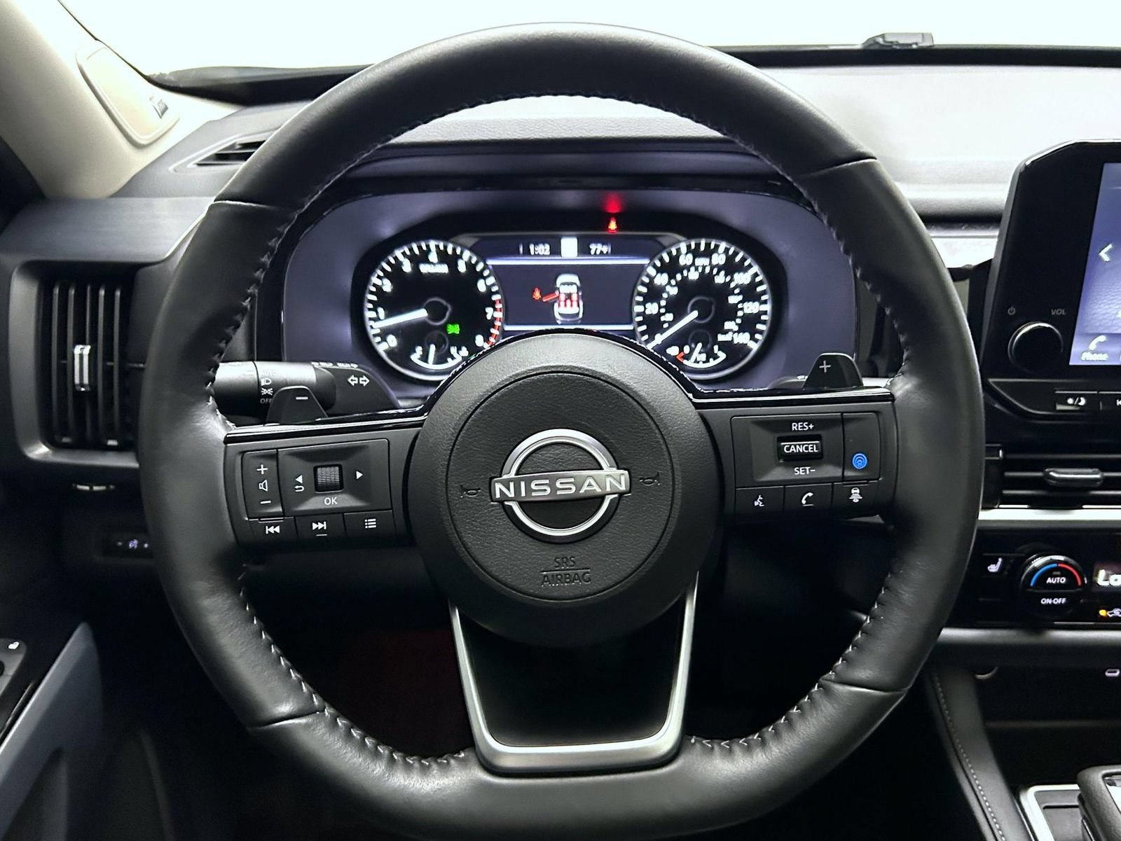 Used 2025 Nissan Pathfinder SL w/ SL Premium Package AWD/4WD image 12