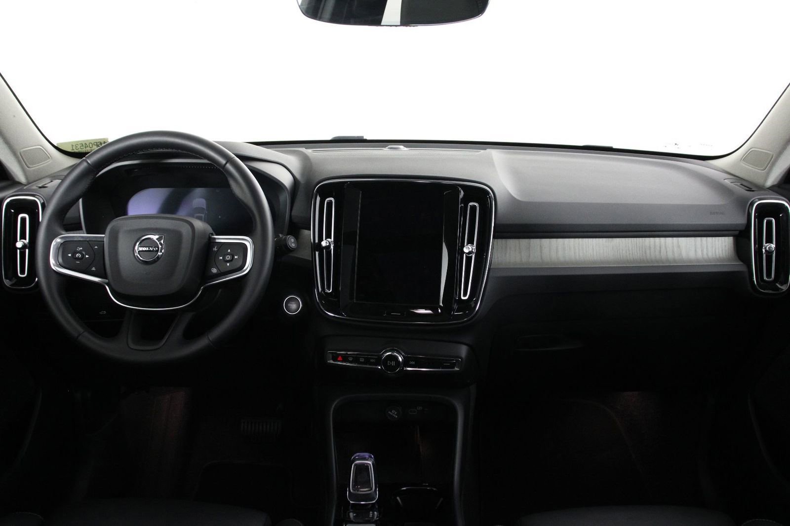 Certified 2025 Volvo XC40 B5 Plus image 7