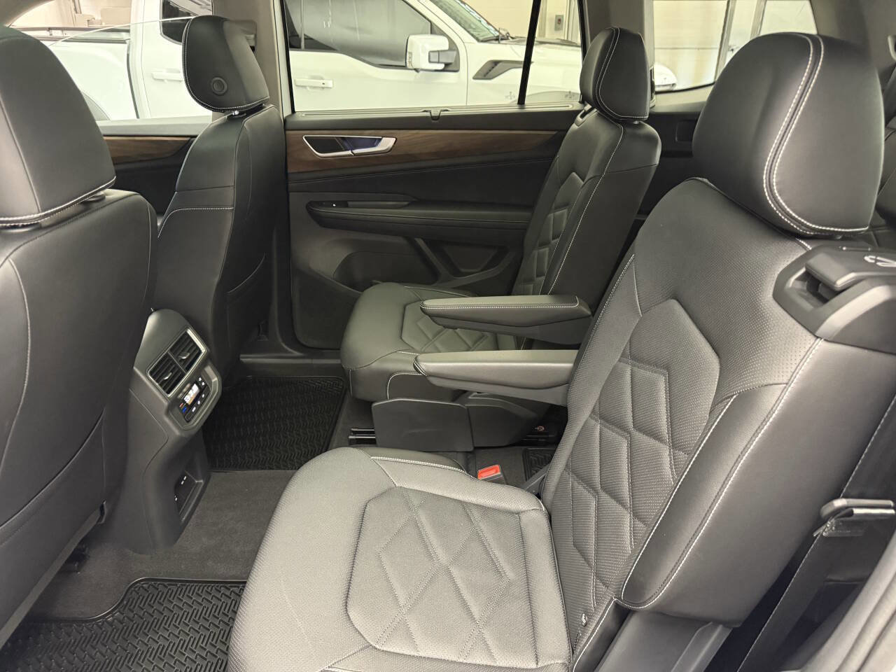 Used 2024 Volkswagen Atlas SE w/ Panoramic Sunroof Package image 21